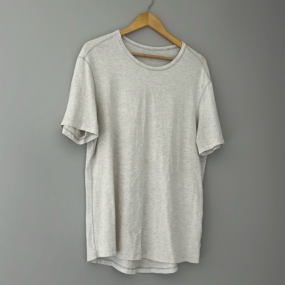 Men’s Lululemon Cream Color Basic T Shirt Large EUC